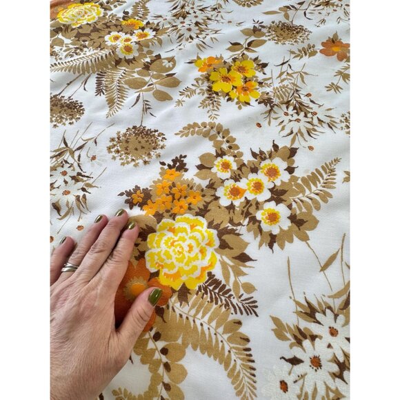 Vintage 70s curtain, large white, orange, yellow, brown flowers, rod header - Picture 7 of 10